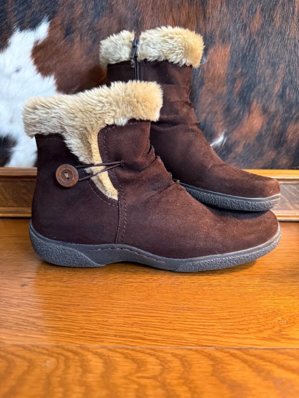 BARETRAPS Laressa Brown Suede Ankle Faux Fur Trim Button Slip On Winter Boots 10